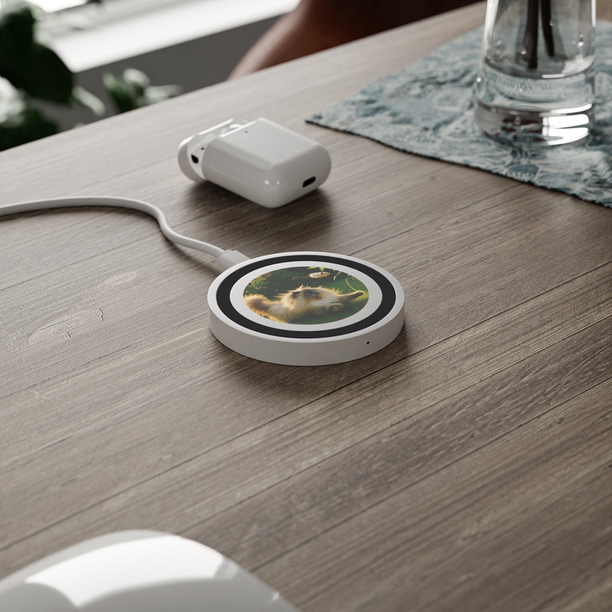 Quake Cat-Themed Wireless Charging Pad, Cute Gadget for Cat Lovers, Pet Accessory, Fun Home Décor, Animal Gifts, Unique Charging Station