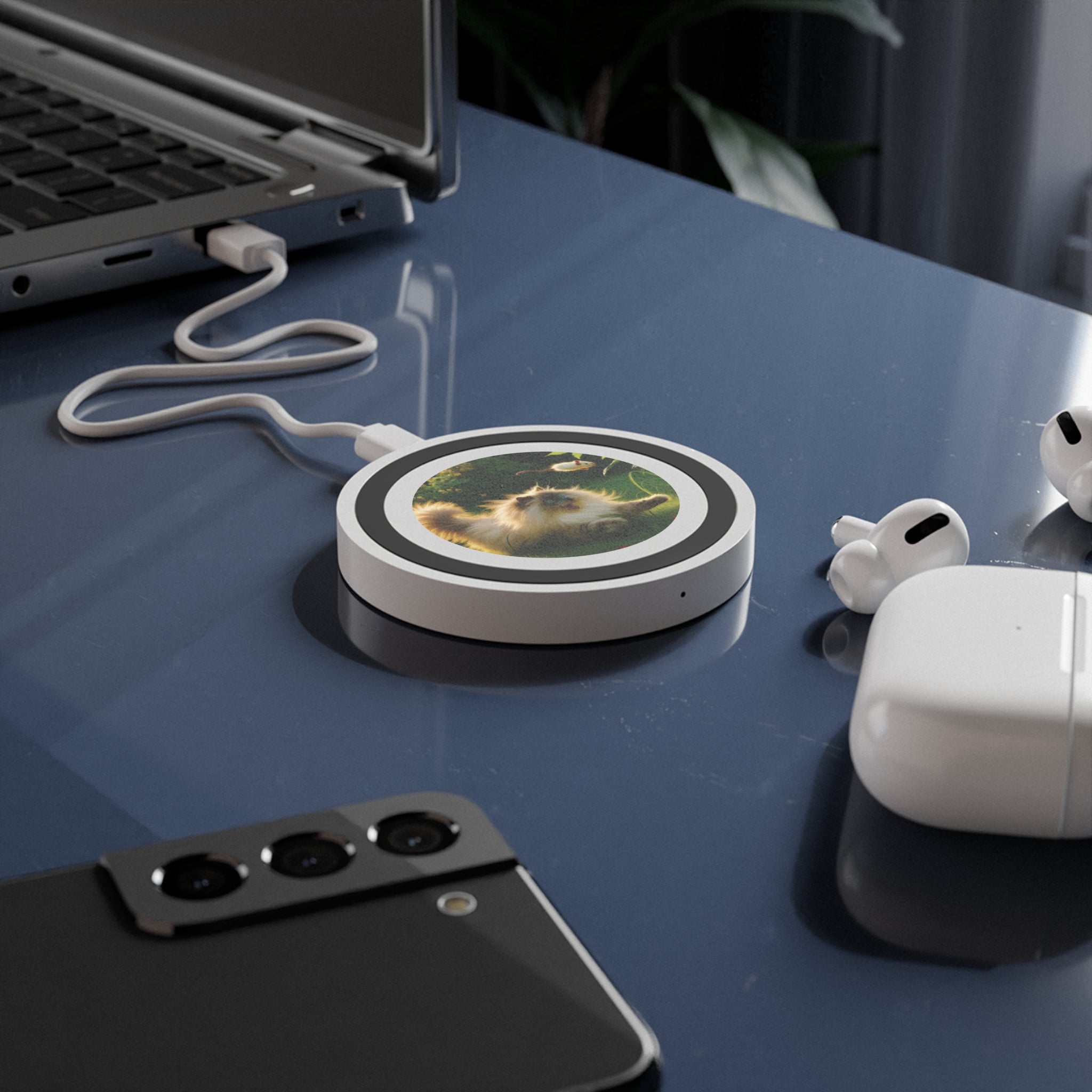 Quake Cat-Themed Wireless Charging Pad, Cute Gadget for Cat Lovers, Pet Accessory, Fun Home Décor, Animal Gifts, Unique Charging Station