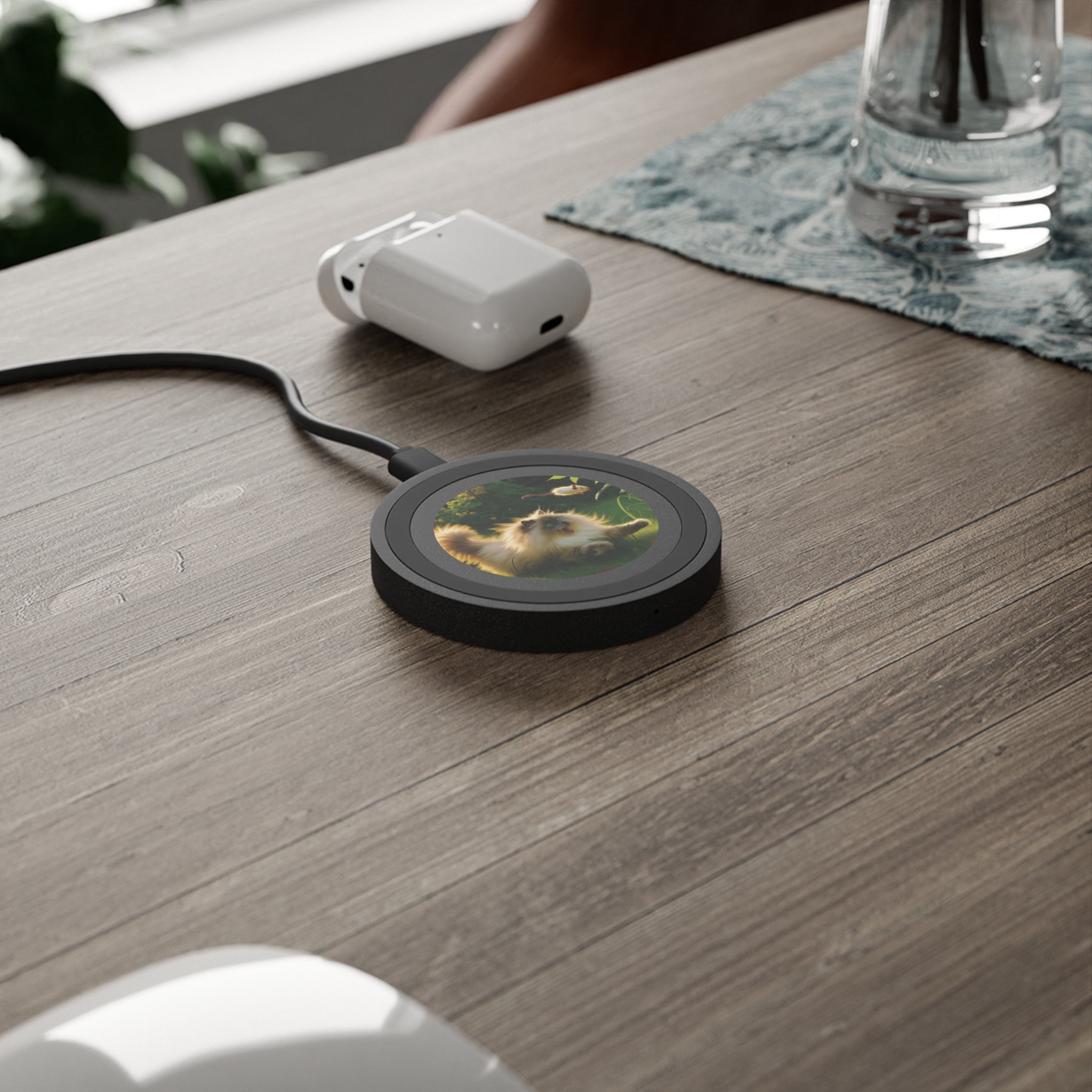 Quake Cat-Themed Wireless Charging Pad, Cute Gadget for Cat Lovers, Pet Accessory, Fun Home Décor, Animal Gifts, Unique Charging Station