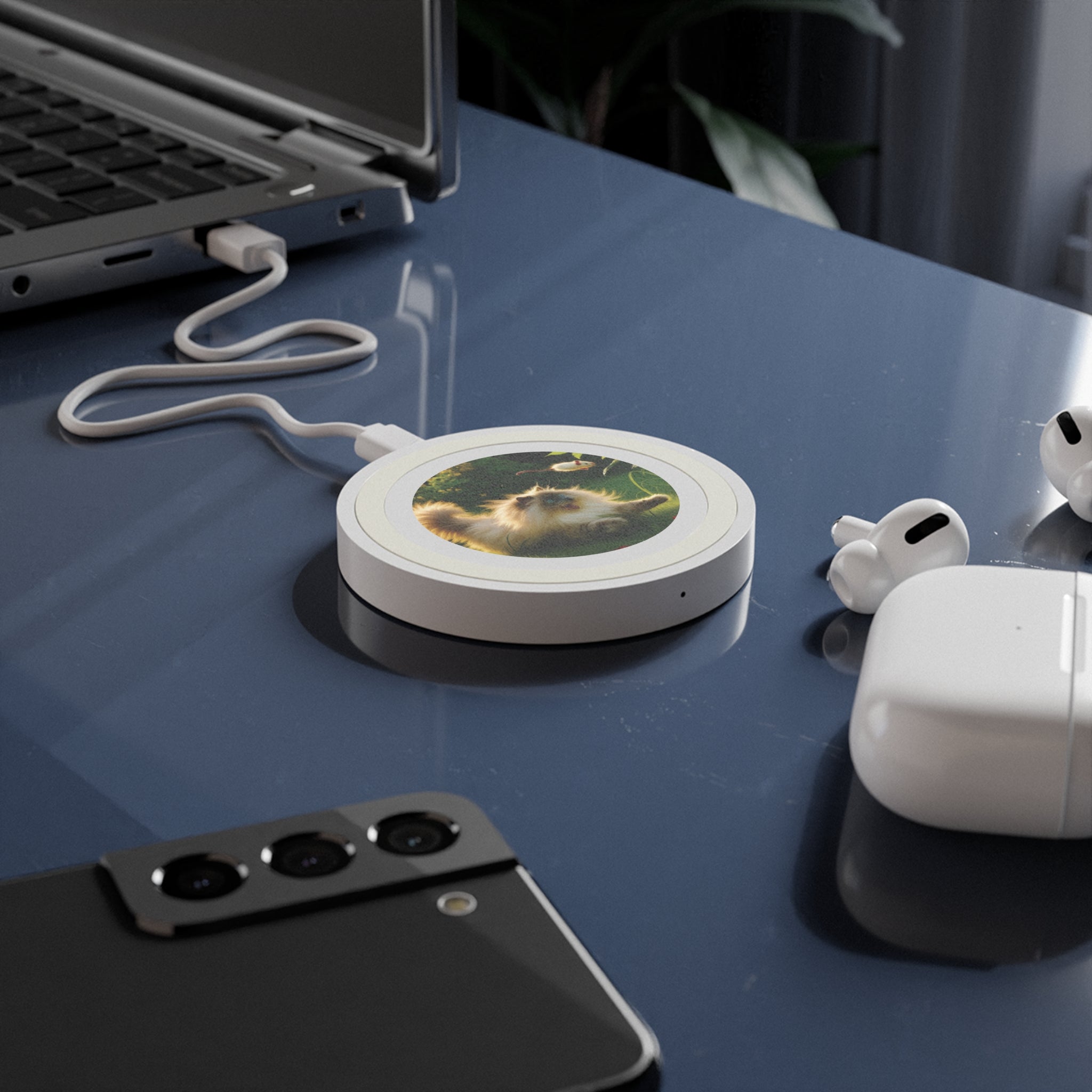 Quake Cat-Themed Wireless Charging Pad, Cute Gadget for Cat Lovers, Pet Accessory, Fun Home Décor, Animal Gifts, Unique Charging Station