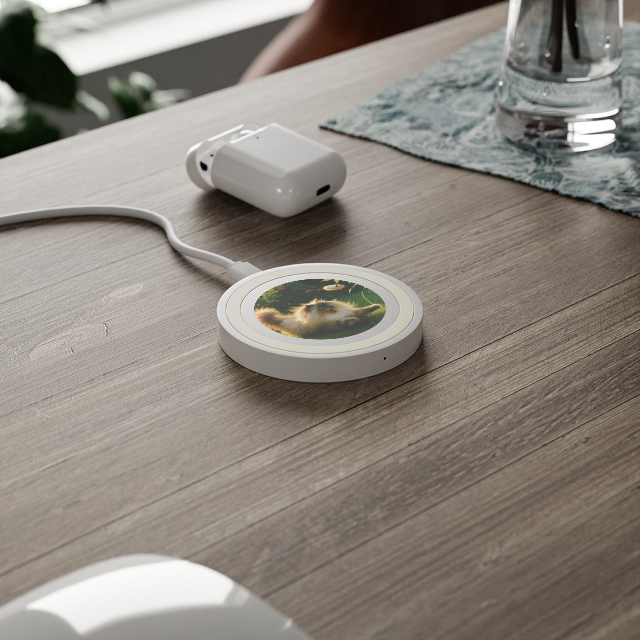 Quake Cat-Themed Wireless Charging Pad, Cute Gadget for Cat Lovers, Pet Accessory, Fun Home Décor, Animal Gifts, Unique Charging Station